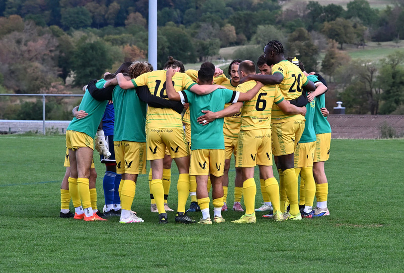 Le FC Haute-Ajoie et le FC Ajoie-Monterri tenteront de retrouver de la confiance mercredi dans le derby ajoulot de 2e ligue interrégionale.  (Photo archives : Georges Henz)