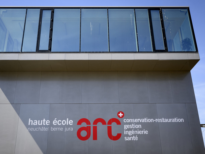 Neuchâtel veut augmenter de 660 le nombre d'élèves qui se forment en soins infirmiers à la HES. (Photo : Keystone/Laurent Gilliéron)