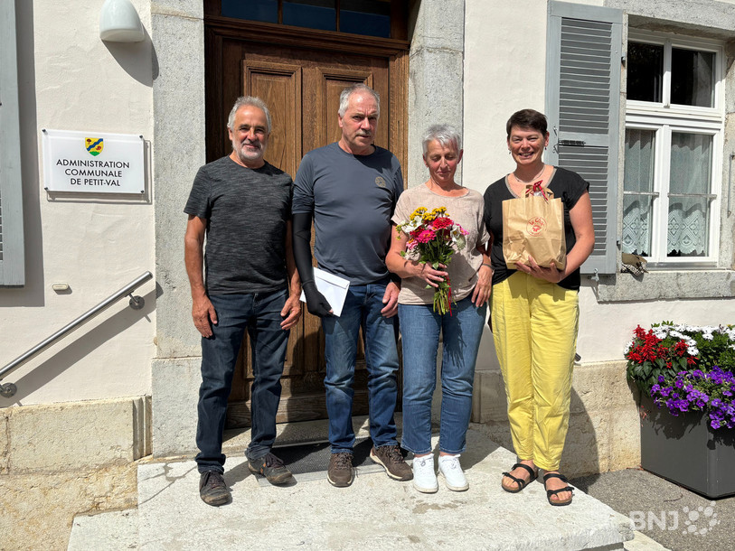 Pierre et Margrit Christen entourés du maire et de la vice-maire de Petit-Val, Willy Pasche et Irène Liechti.