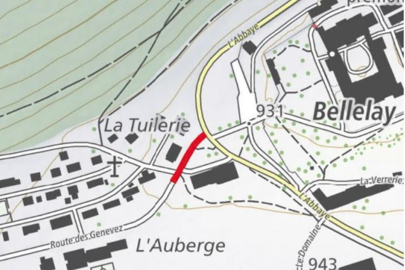 La pose d'un revêtement anti-bruit sur la chaussée a été repoussée à cause des conditions météorologiques. (crédit image : Direction des travaux publics et des transports,
Office des ponts et chaussées)