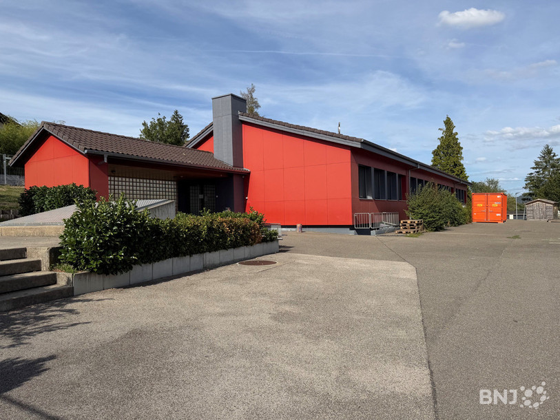 La 2e phase du projet a démarré récemment, elle comprend l'agrandissement et la rénovation du bâtiment de l'école enfantine pour y installer une crèche/UAPE. Mais les travaux vont coûter plus cher que prévu, selon le maire Gabriel Chappuis.
