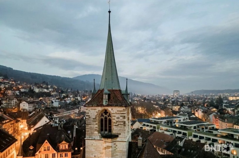 De jour comme de nuit, les cloches du Temple allemand sonnent tous les quarts d'heure. (Photo : Matthias Käser)