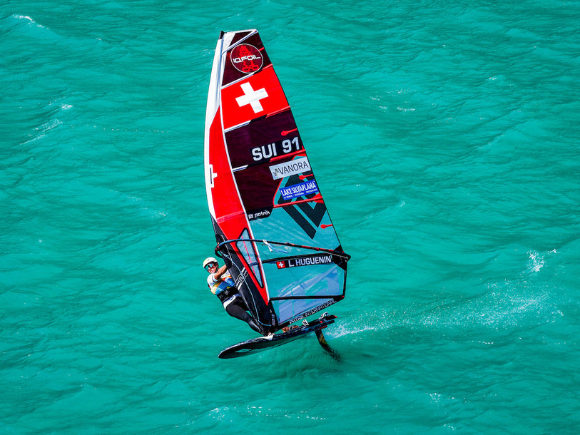 A seulement 18 ans, Loïc Huguenin enchaîne les bonnes performances pour sa première saison chez les adultes. (Photo : sailingenergy)