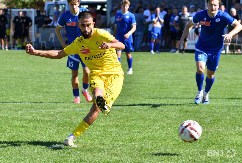David Neto Dias transforme son pénalty. (Photo : Georges Henz)