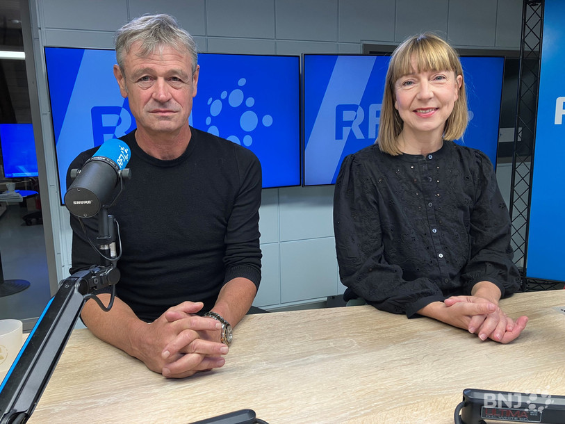 Jean-Daniel Ruch défend une définition plus stricte de la neutralité alors que Mathilde Crevoisier Crelier (PS) se positionne contre le texte de l’initiative.
