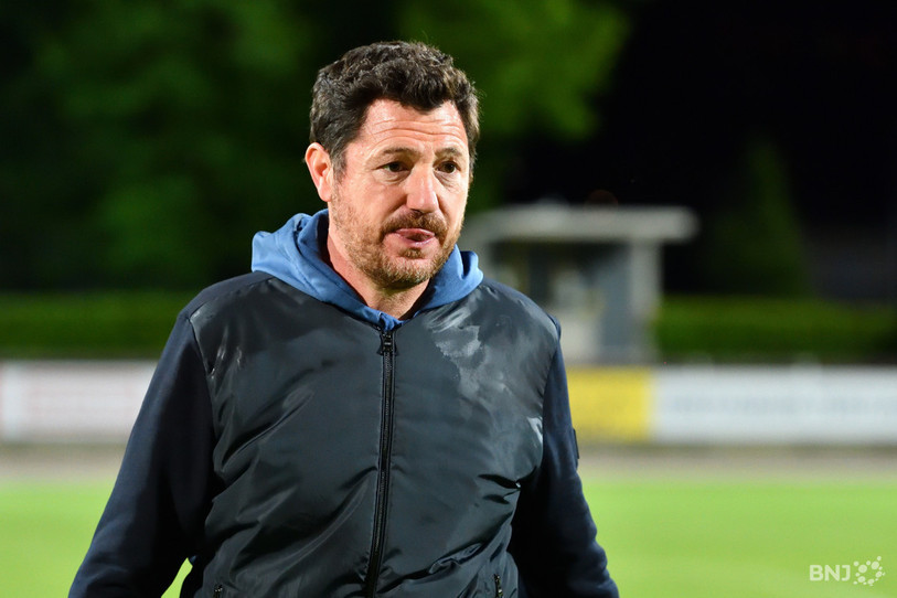 L'entraîneur Andrea Binotto tire la langue, mais Neuchâtel Xamax n'a pas démérité vendredi soir face à Schaffhouse. (photo archives)