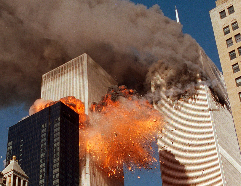 Le deuxième avion percute la seconde tour du Wold Trade Center à Manhattan, le 11 septembre 2001. (photo : Keystone / AP Photo/Chao Soi Cheong, File)