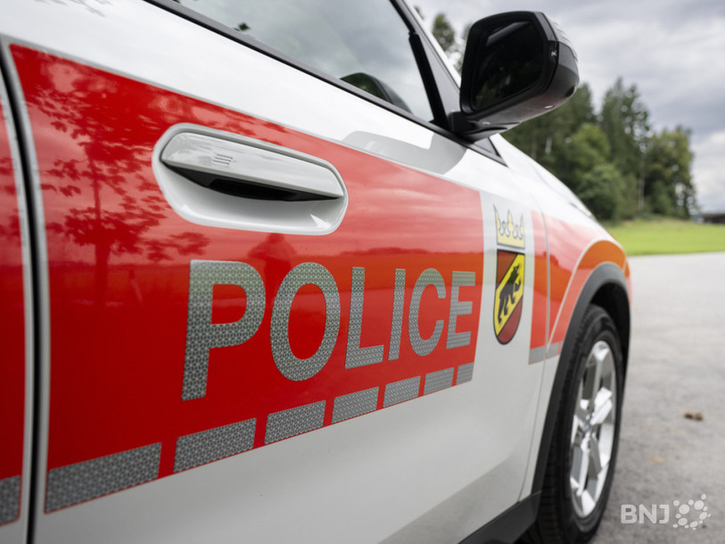 Après une brève course-poursuite, le conducteur âgé de 19 ans a été appréhendé à Cerlier. Un test d'alcoolémie s'est révélé positif. (Photo : KEYSTONE/PETER SCHNEIDER)