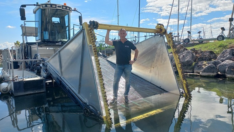 Sébastien Audétat, responsable des ports de la Ville de Neuchâtel, gère l'utilisation de la faucardeuse depuis cette année.