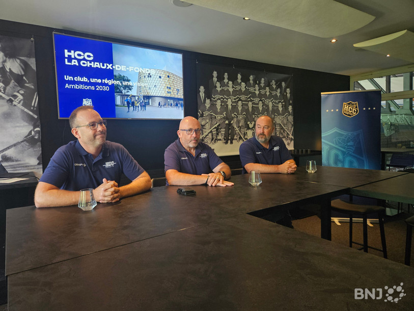 Une partie des membres du Conseil d'administration du HCC a présenté lundi le plan du club pour les années à venir. De gauche à droite: David Grandjean, Olivier Calame et Patrick Sgobba.