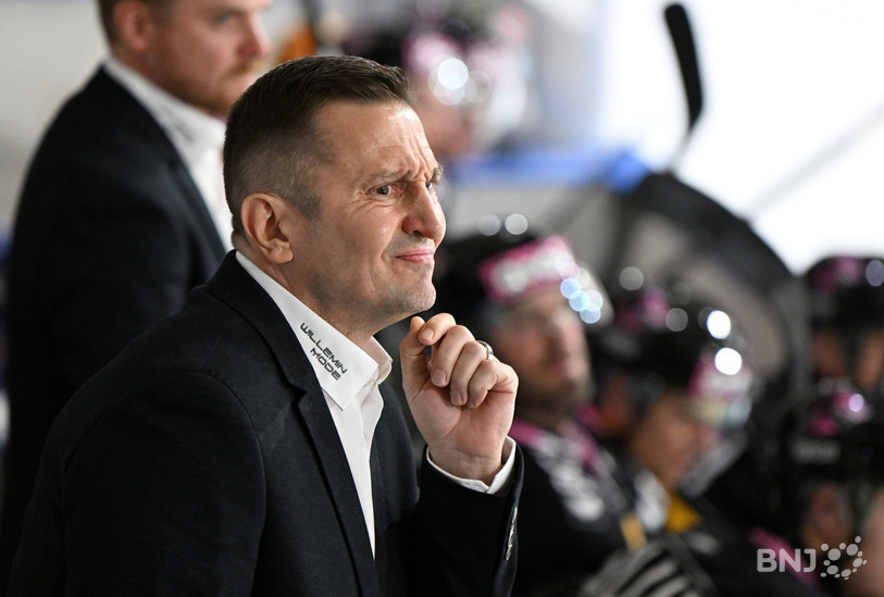 Ville Peltonen grimace : son HC Ajoie n'a pas réussi à remporter son premier match de championnat. (Photo : Georges Henz)