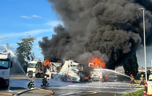 Le feu a été maîtrisé vers 19h15. (Photo : Police cantonale fribourgeoise).