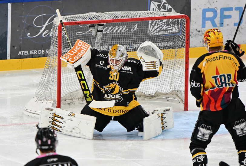 Antoine Keller a été titularisé lors des trois premiers matches de la saison du HC Ajoie. (Photo : archives Georges Henz)