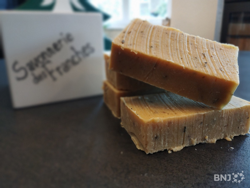 Des ingrédients de Mettembert et un savon fabriqué aux Breuleux. Le produit a traversé le Jura, d’où son nom « Balade jurassienne ».