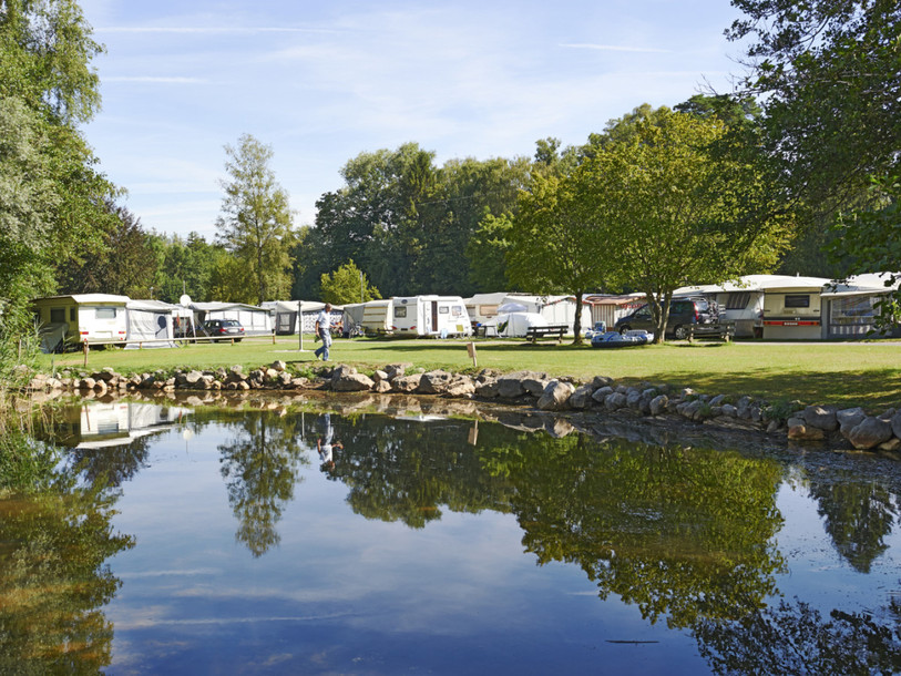 Le camping du TCS au Fanel, aujourd'hui démantelé, existait depuis 1955 (Photo : KEYSTONE/PPR/TCS CAMPING)