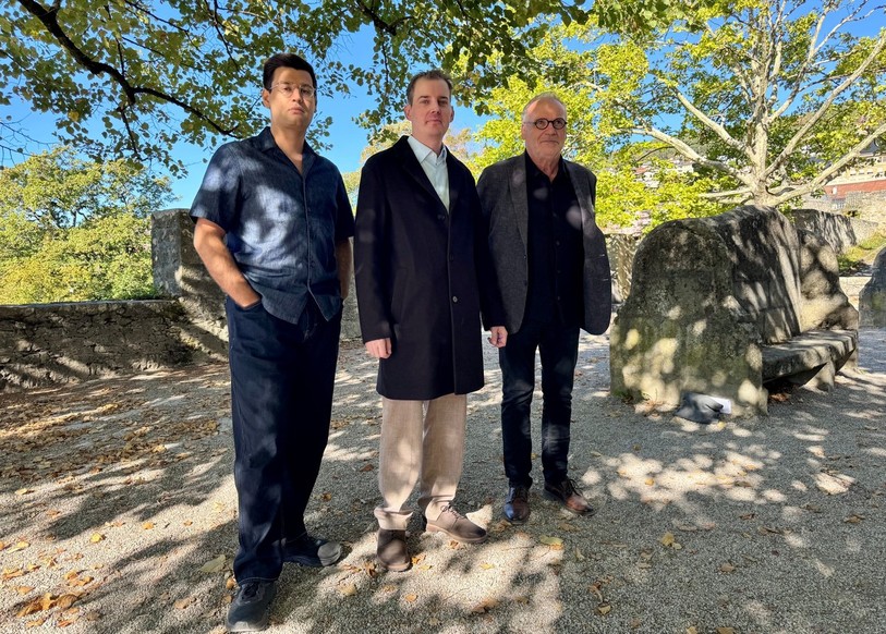 Fabio Esposito, Thomas Wroblevski et Jean-Luc Pieren (de gauche à droite) ont annoncé leurs intentions à proximité du Château de Neuchâtel.