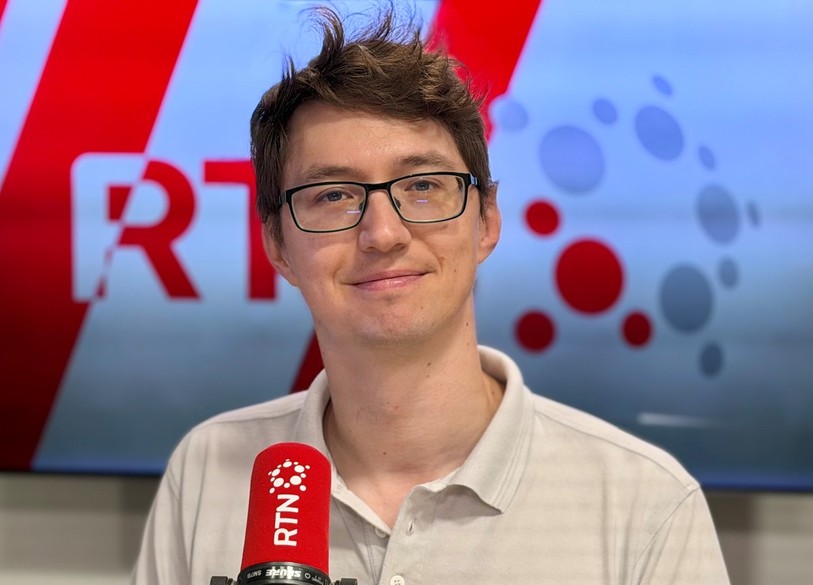 Emmanuel de Salis, enseignant et chercheur à la HE-Arc, a présenté à l'occasion le projet HOPE-S, un chatbot intelligent conçu pour détecter la détresse psychologique.
