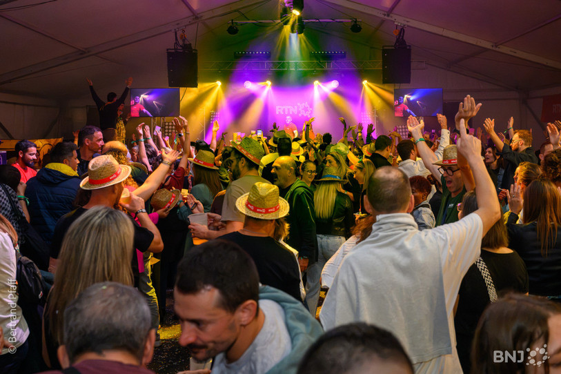 La fête était au rendez-vous durant tout le week-end, notamment sous la tente RTN. (Photo: Bertrand Pfaff)