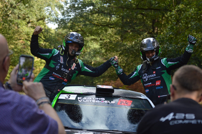 David Erard (à droite) et son copilote Quentin Marchand ont roulé leurs premiers kilomètres avec leur nouvelle voiture. (Photo : Axel Froment)