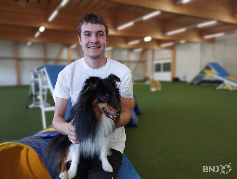 Simon Tabourat et Lewis ont retrouvé leur salle d’entrainement à Glovelier ce lundi, mais sans leurs récompenses de champions du monde. Leurs affaires sont restées bloquées en Finlande et devraient arriver dans le Jura mardi.