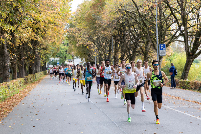 La tête de course en action lors de la 92eme edition de la course Morat-Fribourg ce dimanche. (Photo : KEYSTONE/Cyril Zingaro)