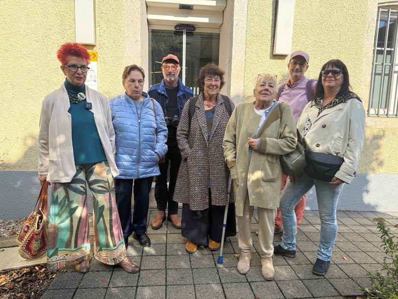   Il était important pour les usagers du guichet postal de remercier et dire au revoir aux employés.  