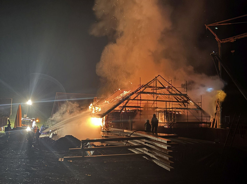 Le feu a ravagé une maison familiale à Liesberg dans la nuit de vendredi à samedi. (Photo : Police cantonale de Bâle-Campagne).