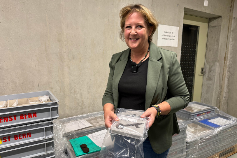 L'archéologue cantonale, Céline Robert-Charrue Linder a réceptionné les quelque 76 caisses en provenance de Bümpliz ce mercredi à Porrentruy.