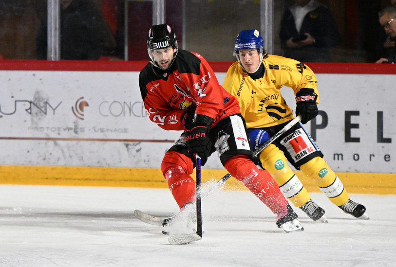 Le HC Franches-Montagnes de Colin Loeffel a su prendre le meilleur sur Langenthal mercredi soir. (Photo : Georges Henz).