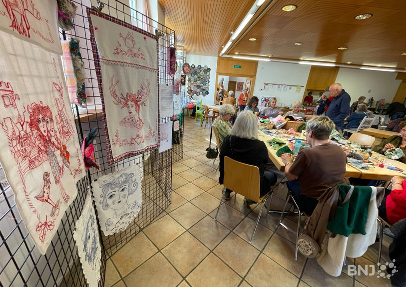 Les créations des brodeuses de Glovelier sont à découvrir jusqu'à dimanche.