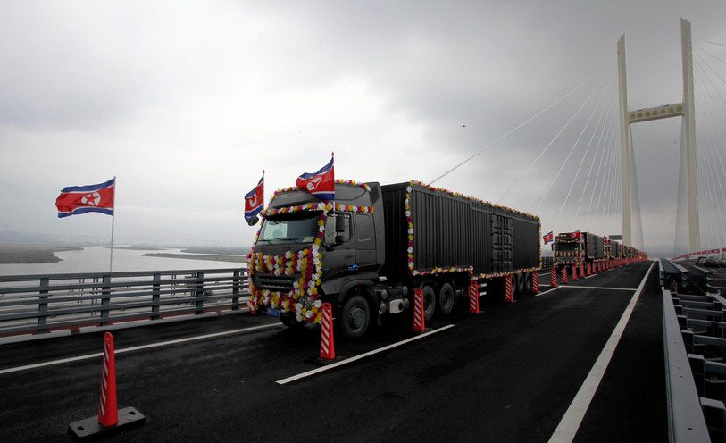 Le nouveau pont a été inauguré jeudi. (Photo : AP Photo/Cha Song Ho).
