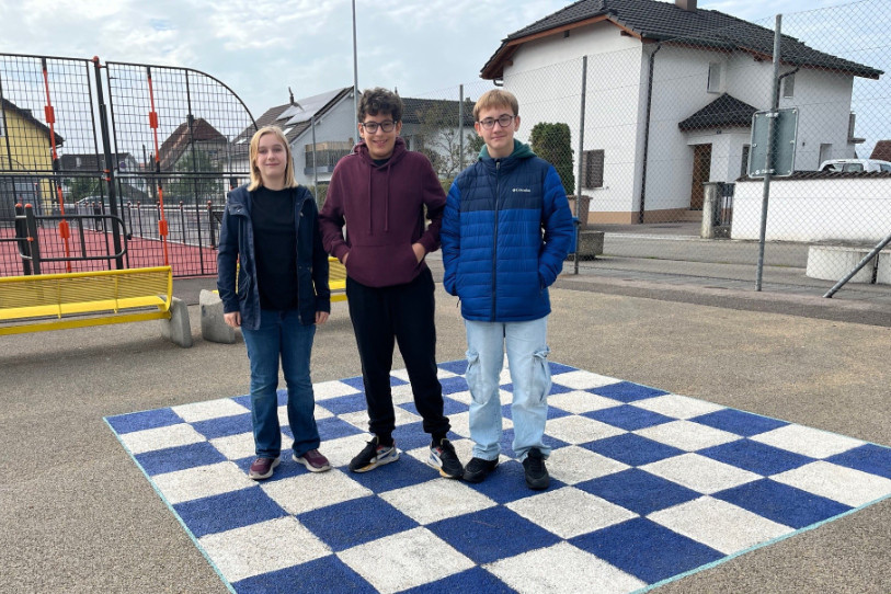 Le club « Echecs aux loups » organise un tournoi junior le 8 novembre à Courroux. De gauche à droite : Maude Docourt, Saber Feniou et Alexis Rossé