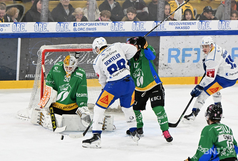 Les duels ont souvent été physiques et le gardien du HC Ajoie Antoine Keller s’est montré très solide et rassurant. (Photo : Georges Henz)