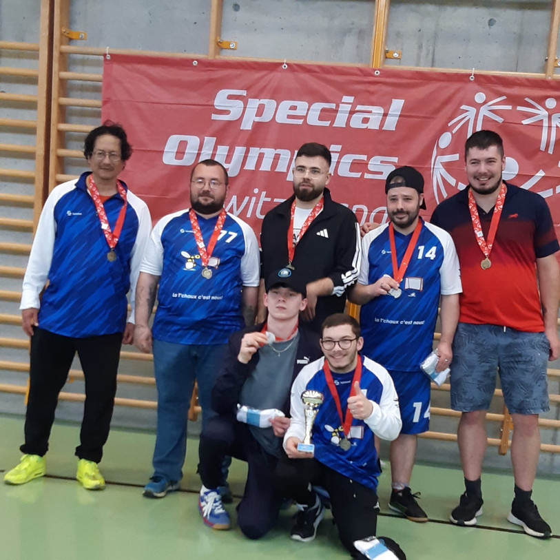 La formation des Montagnes neuchâteloises avait obtenu la médaille de bronze en début d'année lors d'un tournoi organisé par Special Olympics à Schwytz. ( photo : Jason Johner) 