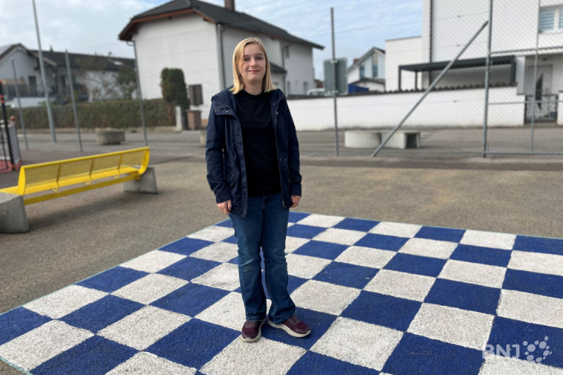 Maude Docourt, membre du club « Echecs aux loups », se passionne pour les échecs.