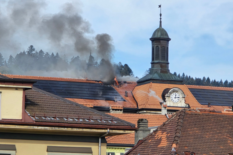Le toit de la Bibliothèque en feu. (Photo : auditeur reporter)