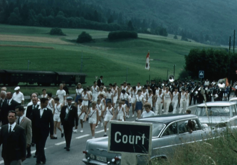 Des images immortalisées par des habitants et habitantes de Court entre 1940 et 1980 ont été rassemblées (fondsThérèse Bueche).