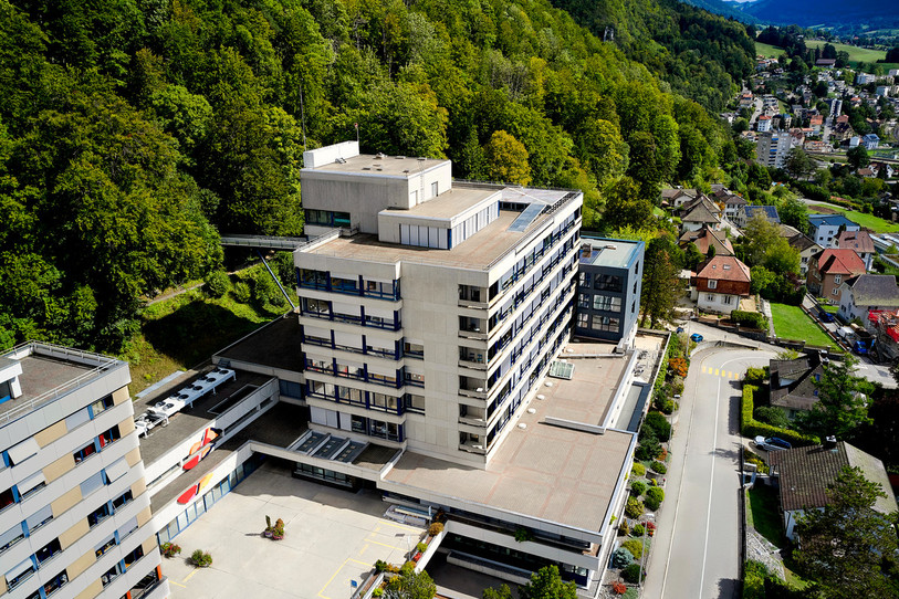 L'Hôpital de Moutier a célébré samedi les 50 ans de la construction de son bâtiment (photo: Damien Carnal, Réseau de l'Arc).,
