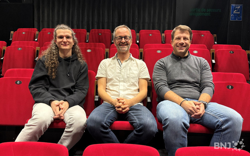 Nicolas Steullet (metteur en scène), Hervé Grélat (directeur de l'ECJ) et Sébastien Koller (président de l'ECJ) préparent le nouveau spectacle qui sera présenté en avril. 