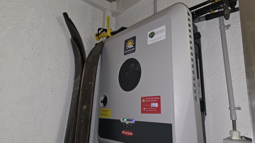 Voici la borne qui permet au téléski de suivre sa production électrique en temps réel.