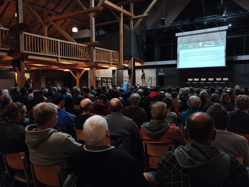 La séance a attiré 128 personnes à la Halle-Cantine mercredi soir.