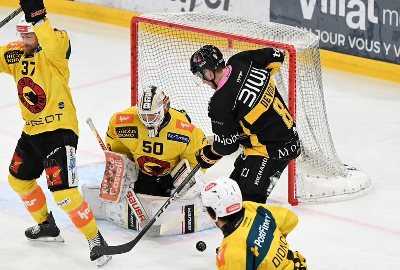 Le portier du CP Berne Christof Von Burg a joué un rôle prépondérant dans la victoire de son équipe à Porrentruy. (Photo : Georges Henz)