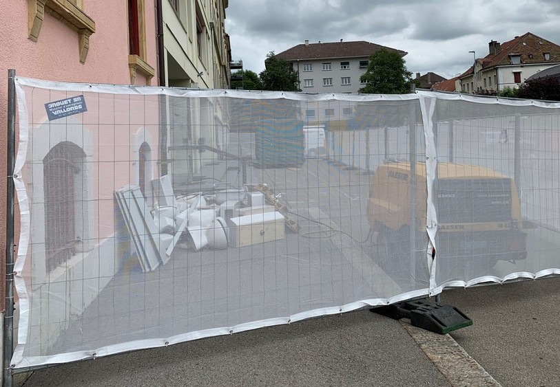 La partie est du Passage de la Reine-Berthe sera rénovée cet été. Les travaux d'assainissement de l'école primaire ont démarré début juillet. (Photo : Chancellerie municipale de Saint-Imier)
