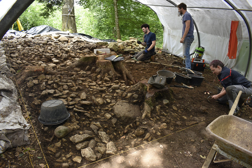 Les fouilles sont notamment menées par des étudiants en archéologie de l'Université de Neuchâtel. (photo : SP)