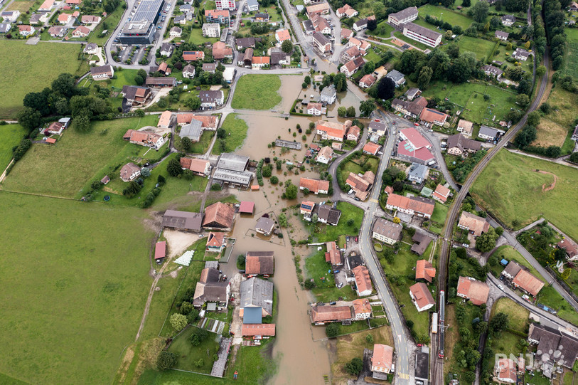 Le centre du village de Bonfol a été particulièrement touché, ici alors que les eaux avaient déjà amorcé leur décrue. (Photo : Georges Henz)