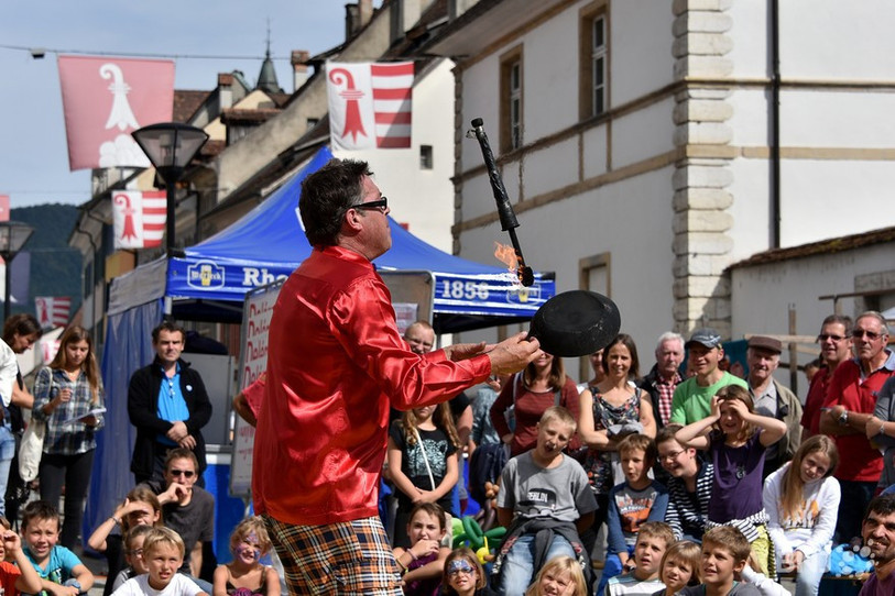 Des artistes de rue devraient se produire dans les rues de Delémont (photo : archives).