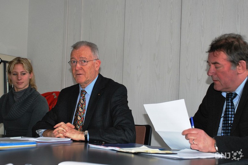 Trois membres du bureau de la Commission tripartite chargée de l'observation du marché du travail: Lyne Wenger, secrétaire, Georges Jeanbourquin, président et Claude Bourquin, président suppléant.