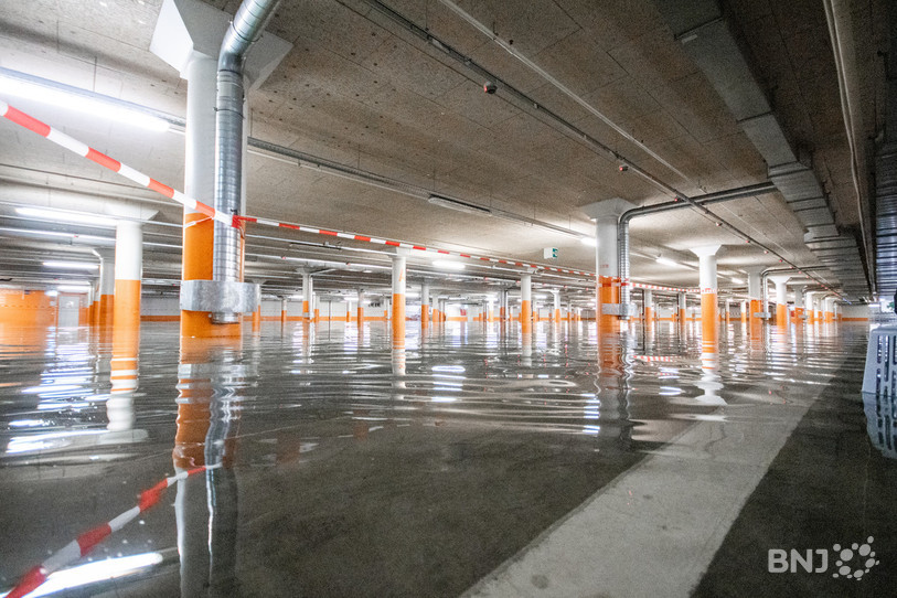 Le parking de la Maladière a été inondé pendant plusieurs jours. (Crédit photo : Joël Gehret)