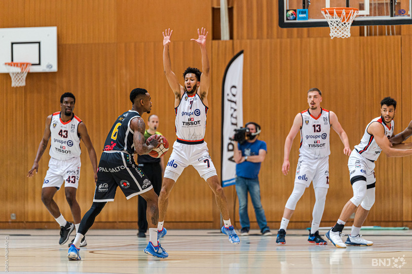 Derek Jackson sous le maillot de Lugano, ici face à Union Neuchâtel.