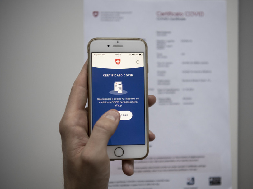 Le pass sanitaire suisse devra être utilisé en France dans de nombreux lieux publics et transports en commun (Photo : KEYSTONE / Christiant Beutler).